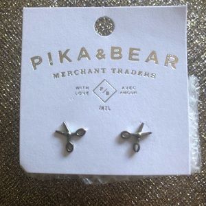 Scissor stud earrings